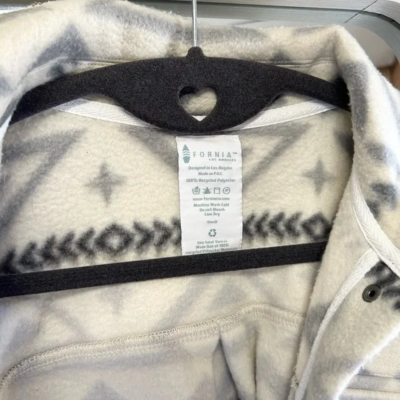 Tribal Patterned Cardigan Sweater - Gray and White - Picture 3 of 4